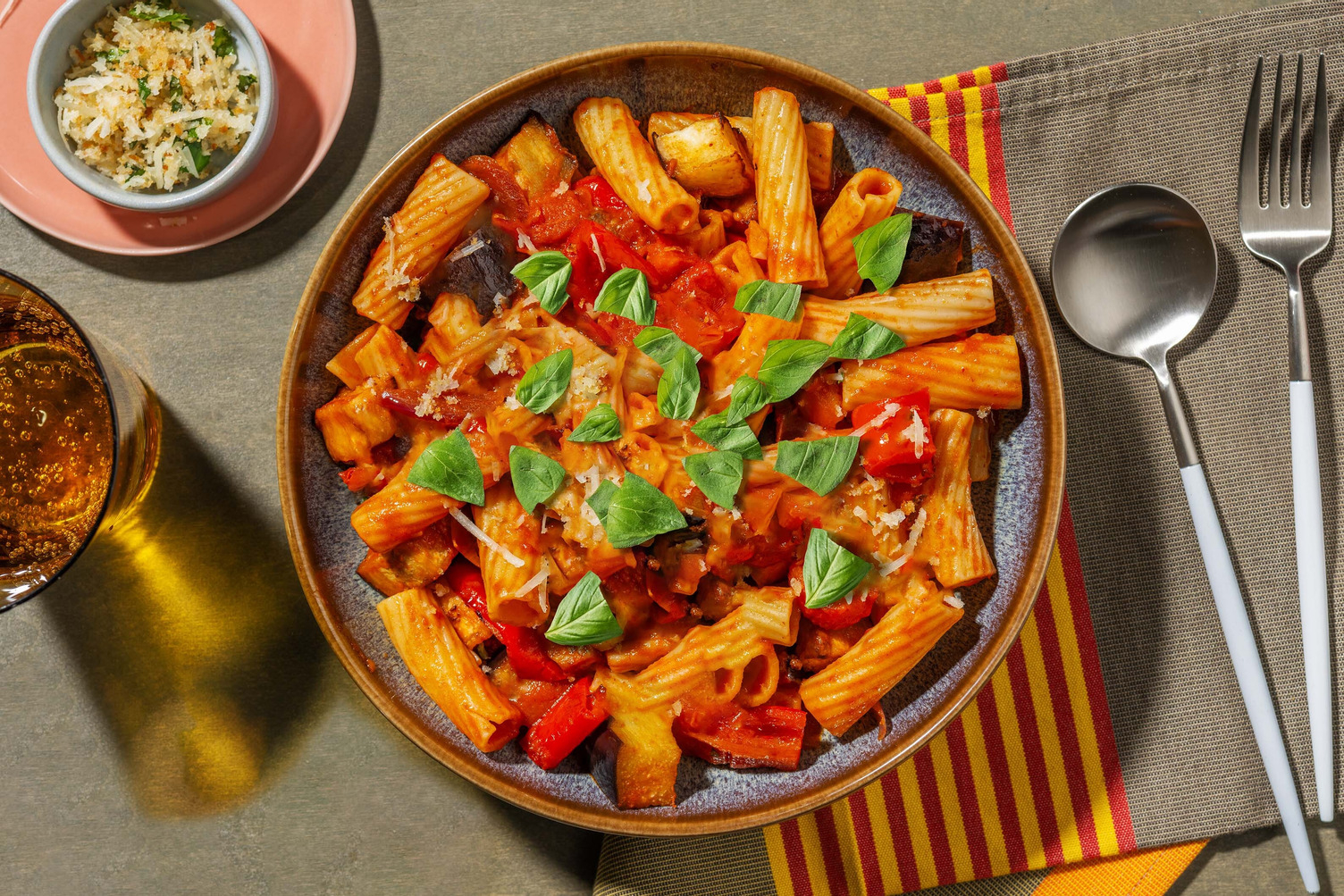 Aubergine- och paprikapasta