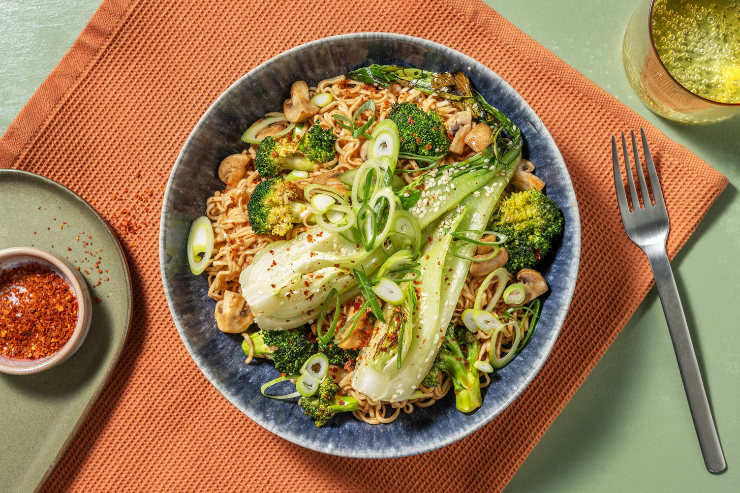 Heta ingefärs- och vitlöksnudlar