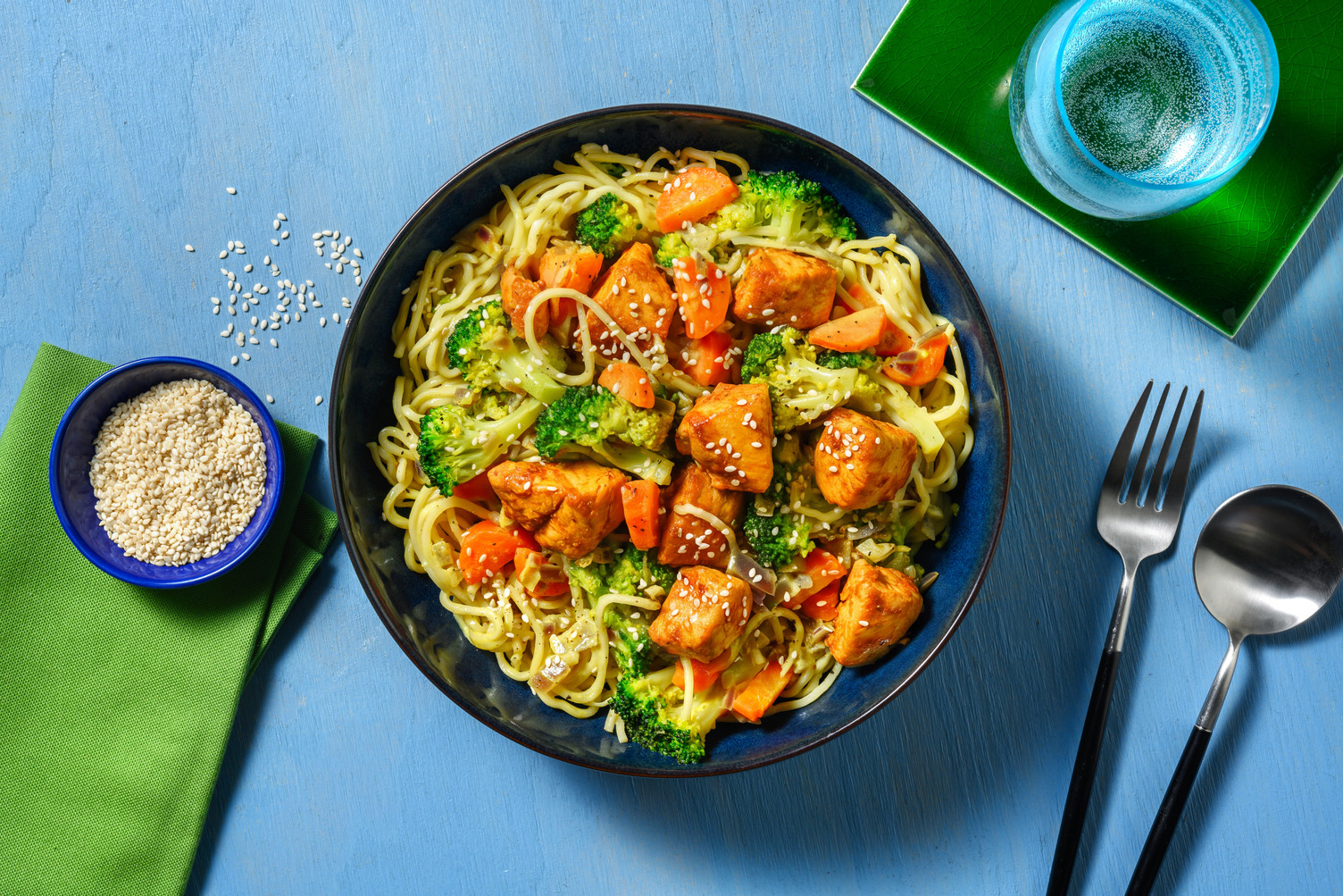 Gele kalkoencurry met volkoren noedels