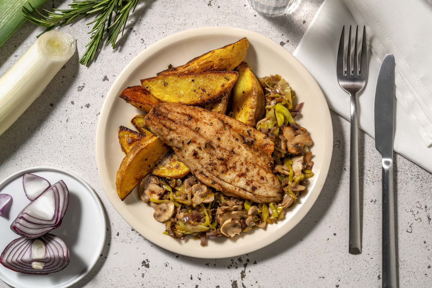 Filet de dorade poêlé et beurre au romarin maison