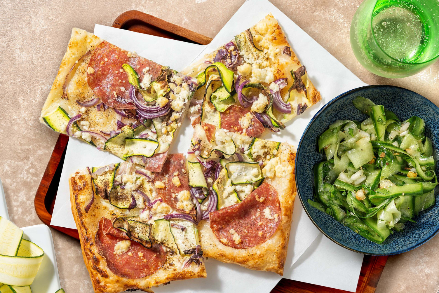 Plaattaart met courgette en salami