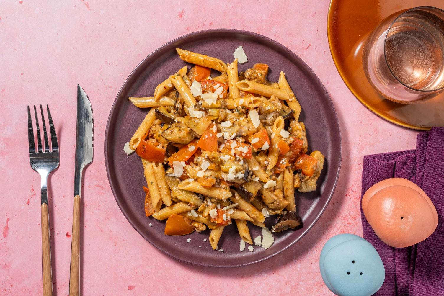 Volkoren penne met ansjovis-tomatensaus