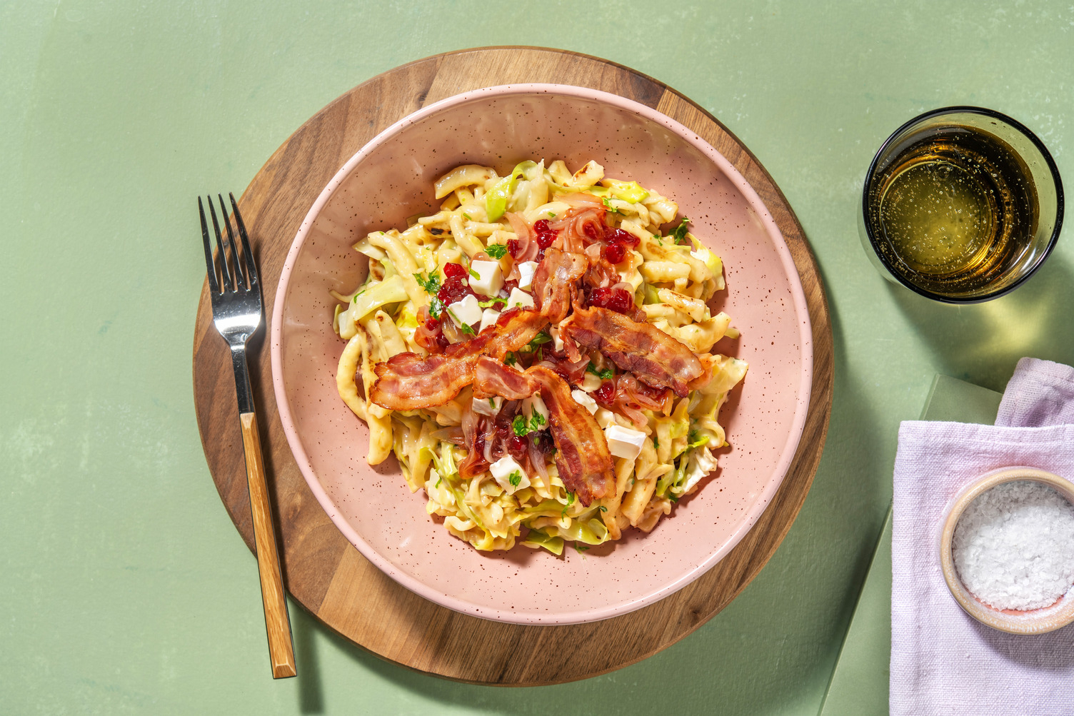 Spätzle in Camembert-Creme-Soße mit Bacon