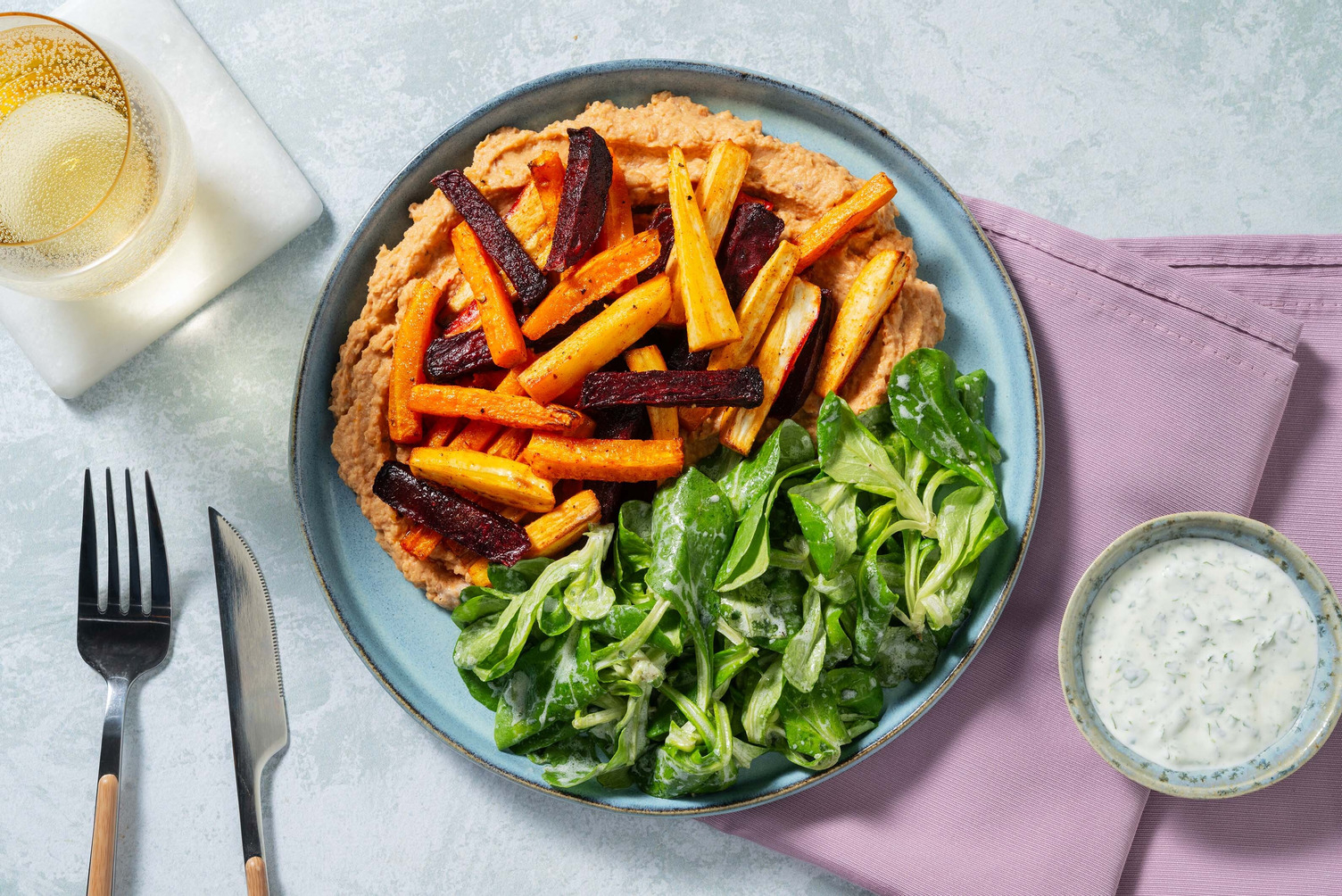 Tomatenhummus mit Pastinake und Rote Beete