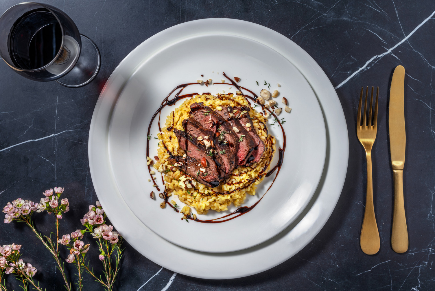 Risotto allo zafferano e manzo al balsamico