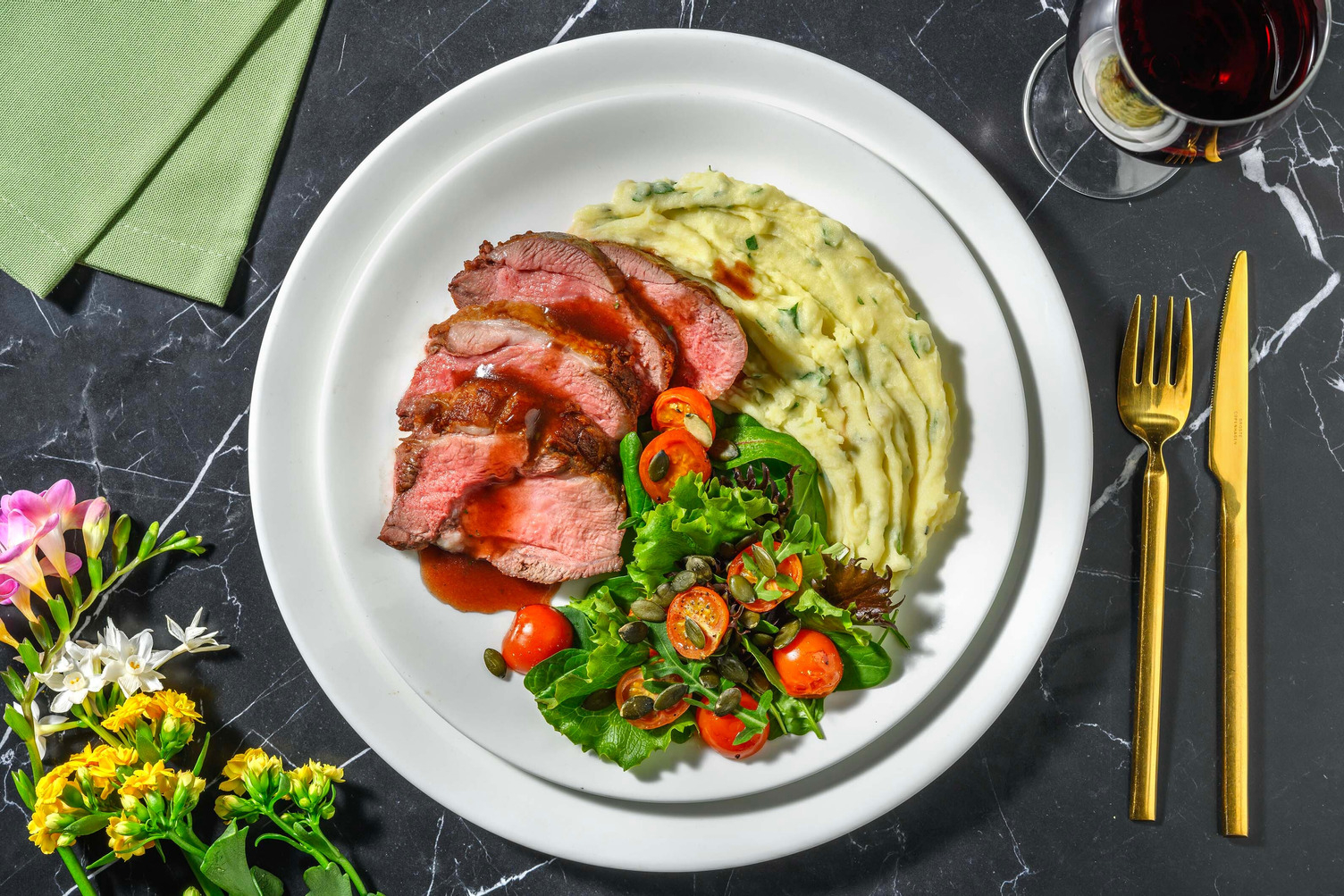 Rostat lamm och rödvinssås