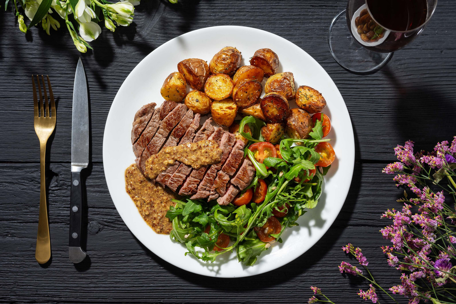 Stegt rumpsteak og cremet sennepsauce
