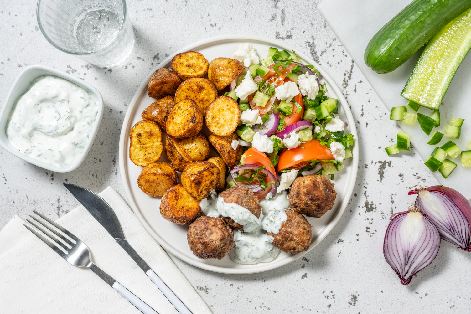 Boulettes de poulet & salade grecque