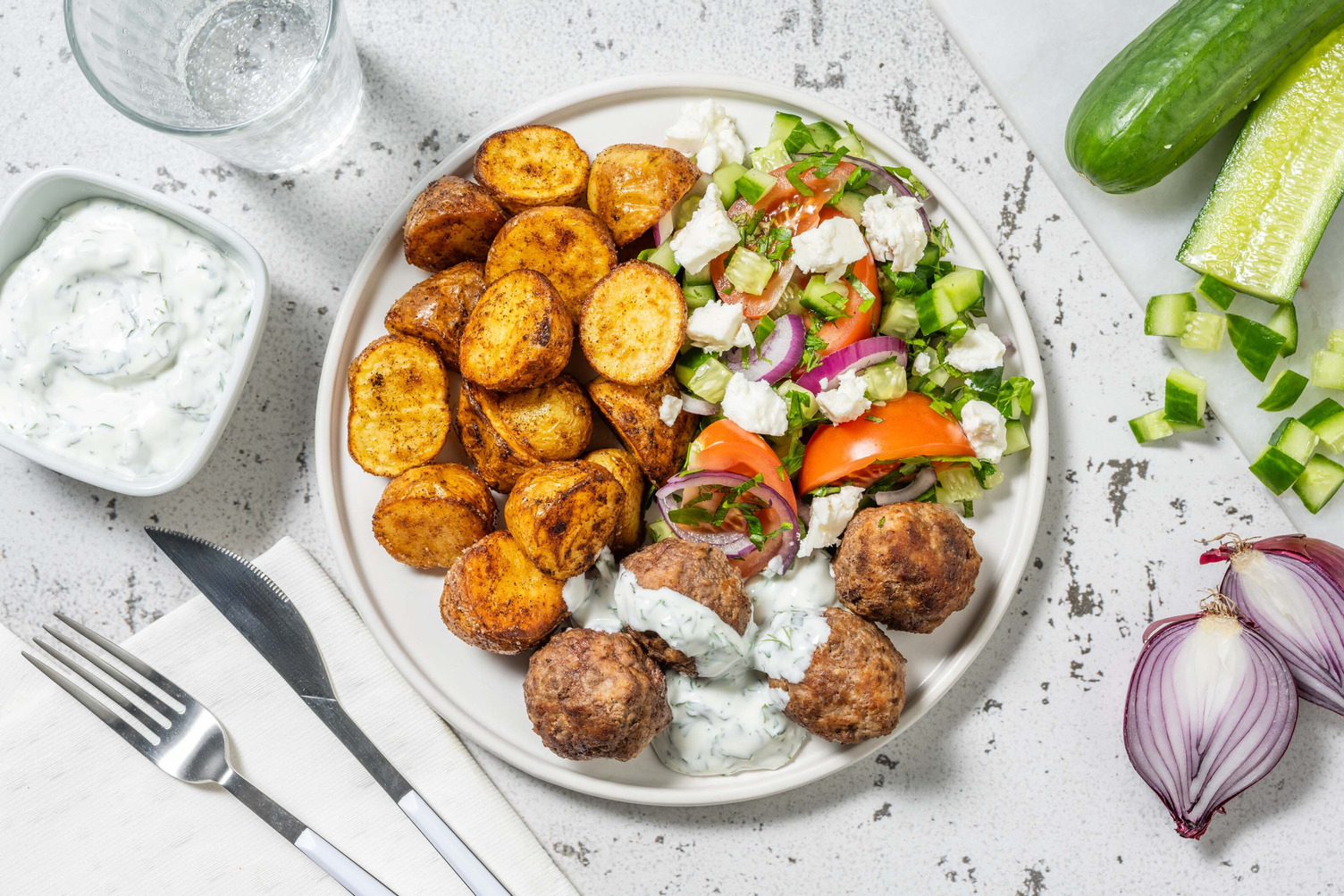 Boulettes de bœuf & porc et salade grecque