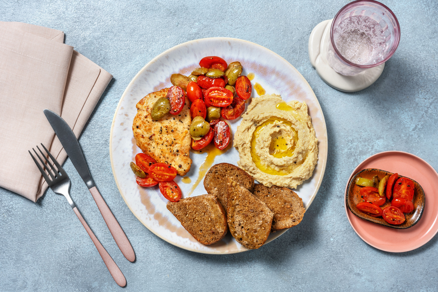 Scaloppine di pollo alle olive e bruschette