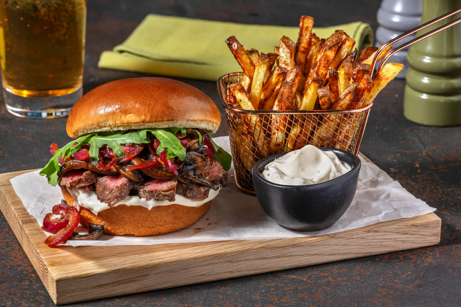 Amerikansk steak burger og peberaioli