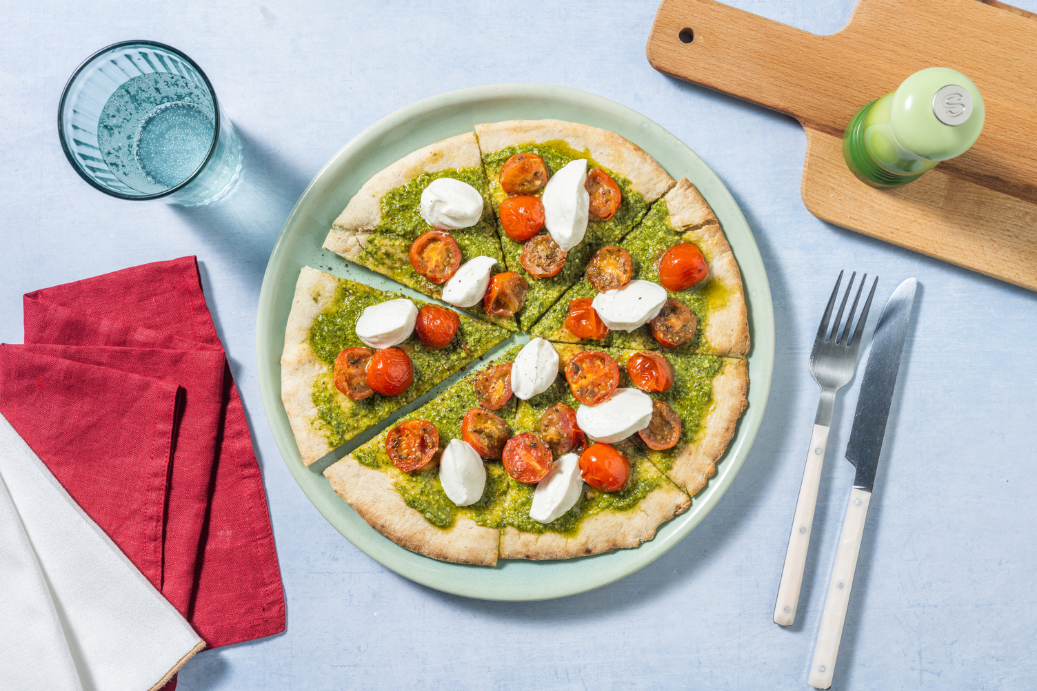 Pizza allo stracchino e pesto di basilico Dop