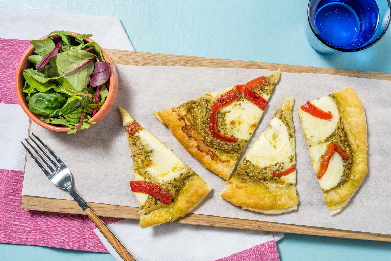 Tarte fine pesto, mozza & poivrons 