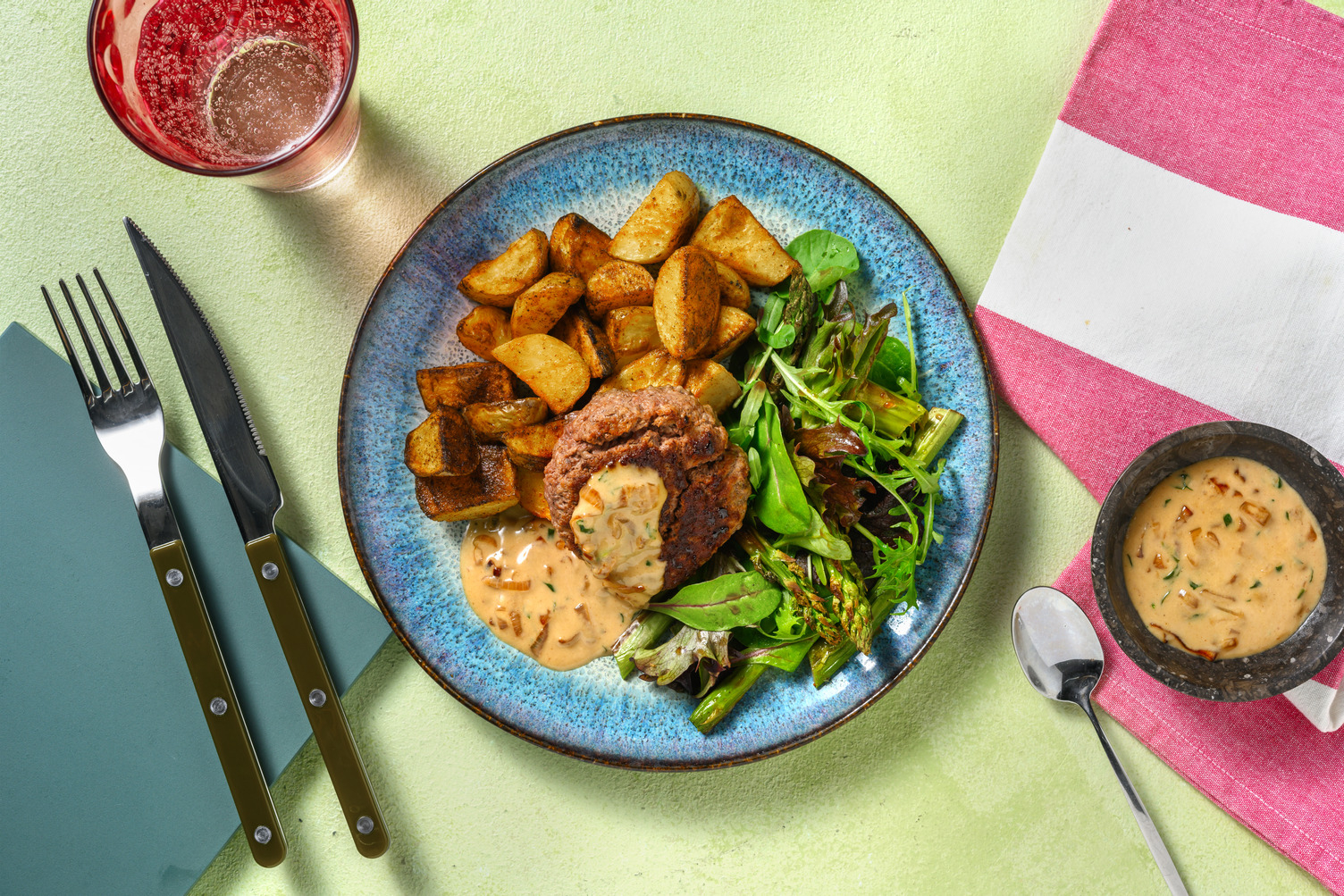 Steak haché maison & crème d'estragon