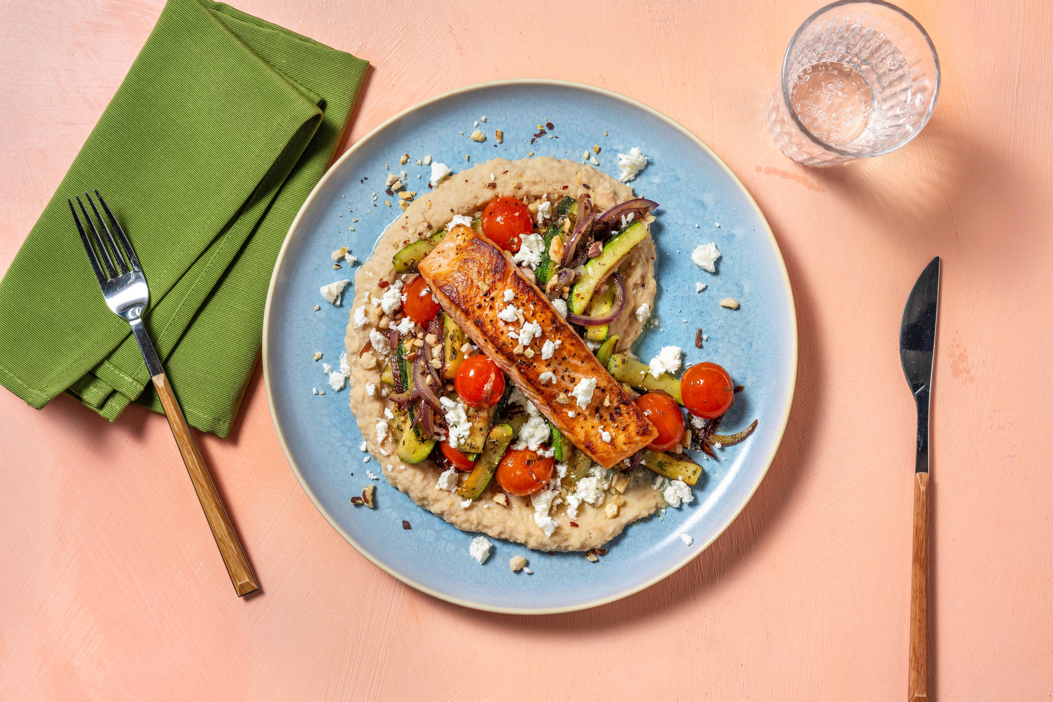Zatar-Gemüse mit Feta-Crumble & Lachsfilet