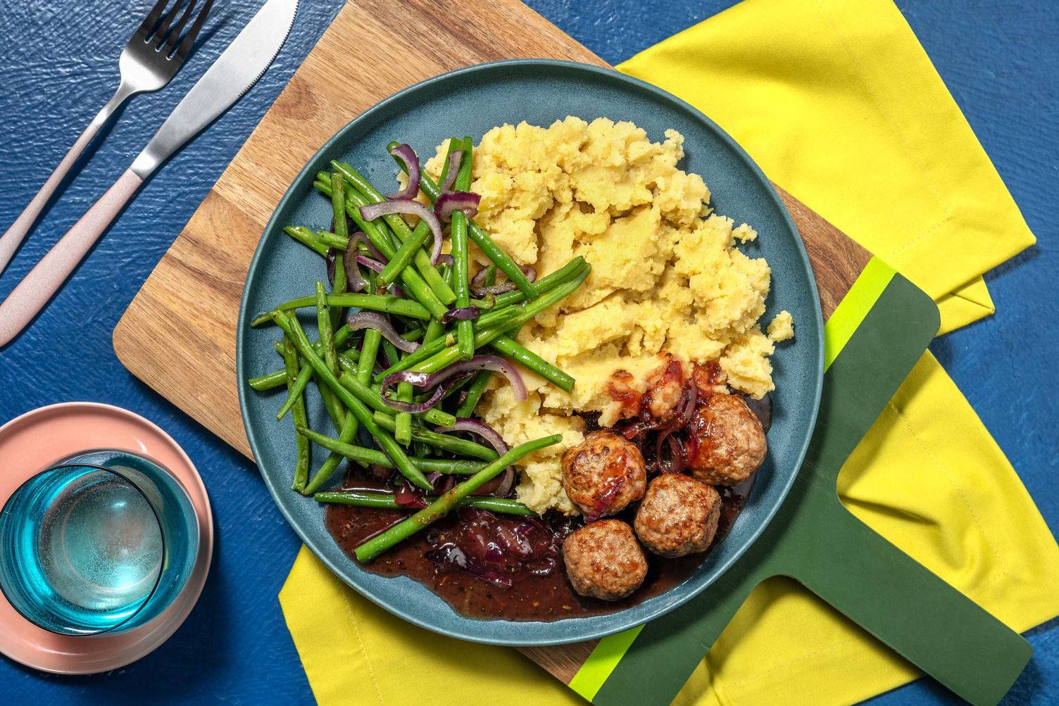 Gehaktballetjes met aardbei-balsamicosaus