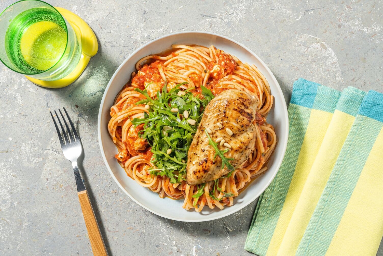 Spaghetti mit Feta-Tomaten-Soße & Bio-Hähnchen