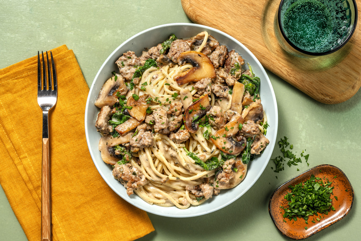 Middelhavskrydret svine- og kalvekødspasta