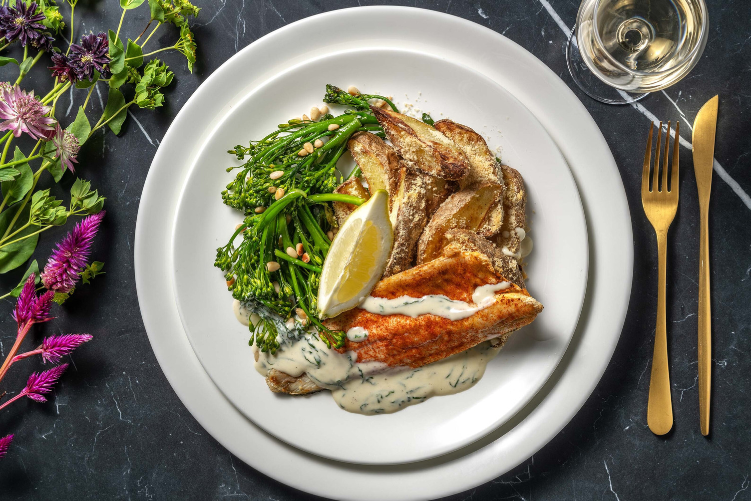 Ovnbagt dorade og basilikumsauce