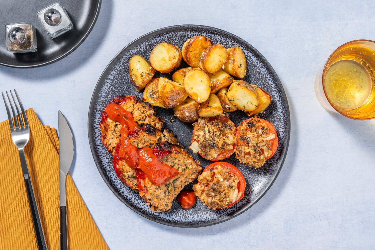 Zuiders gehaktbroodje met geroosterde tomaten