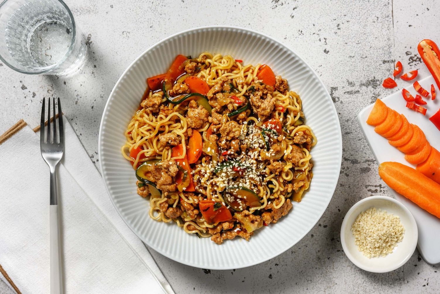 Noedels met kipgehakt in Aziatische saus