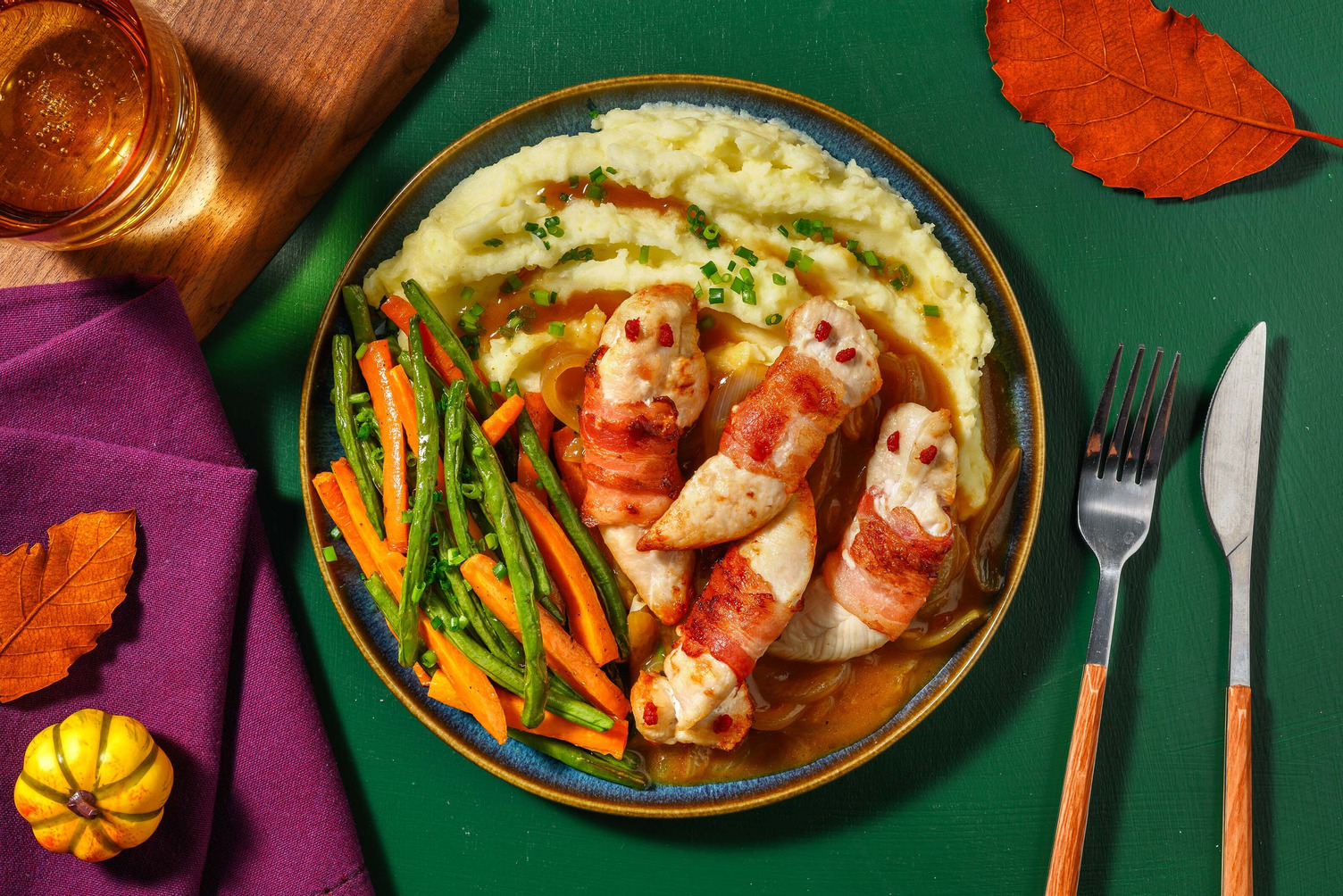 Bacon-mumifierad kyckling