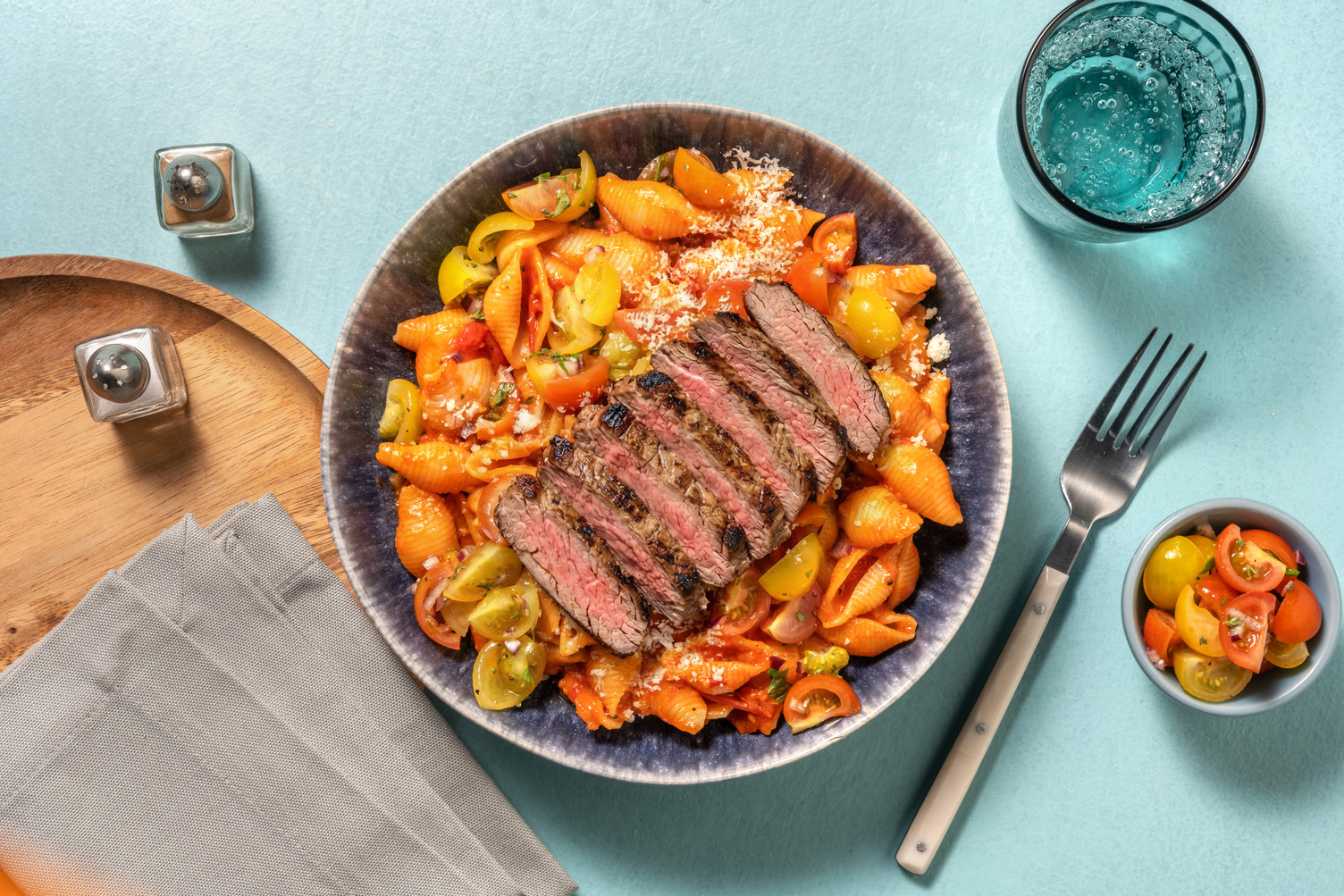 Farfalle Bruschetta Art mit Weiderindersteak