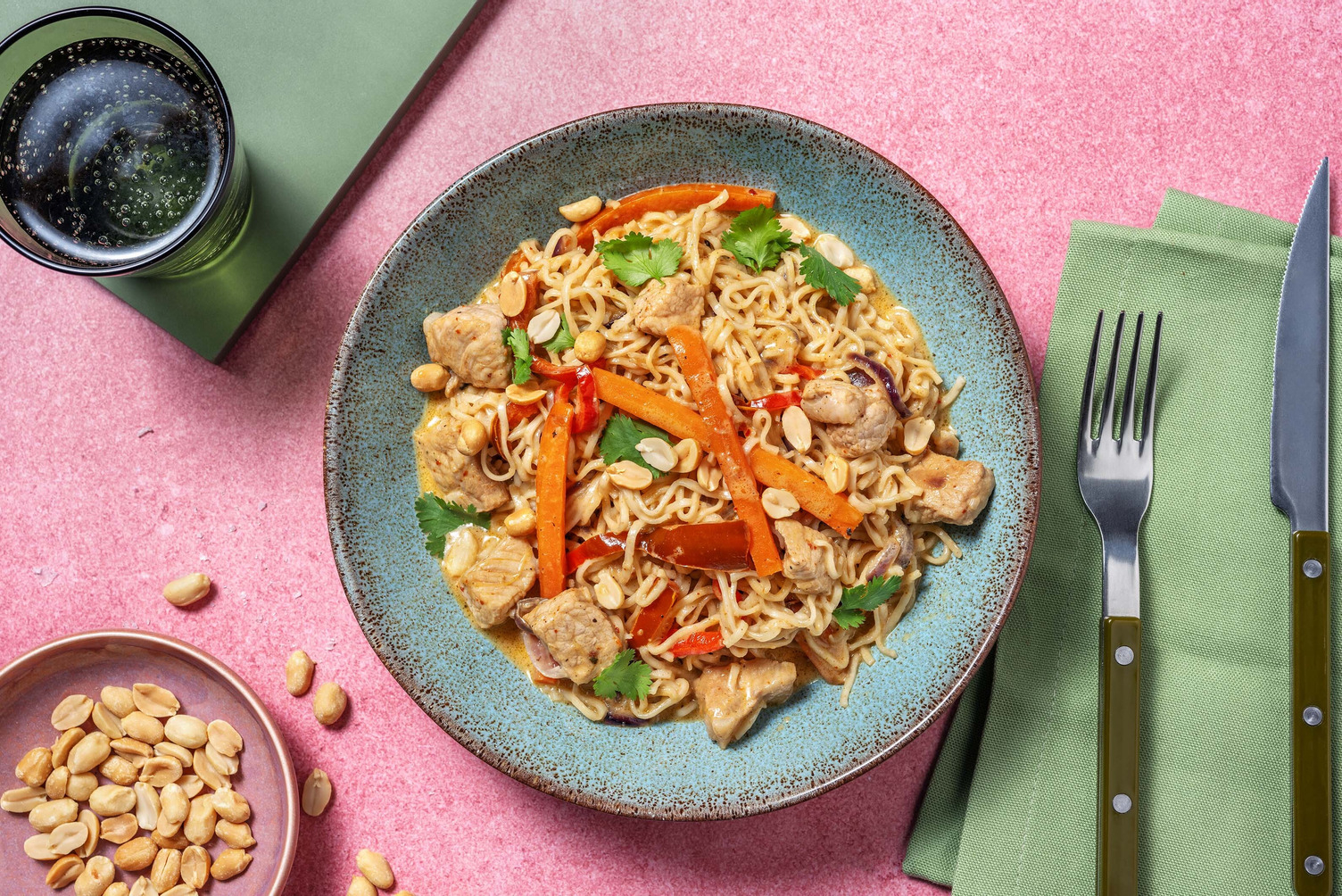 Asiatisk svinekjøtt og kremede nudler