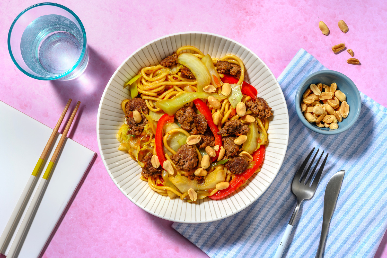 Nouilles au bœuf, gingembre & cacahuètes