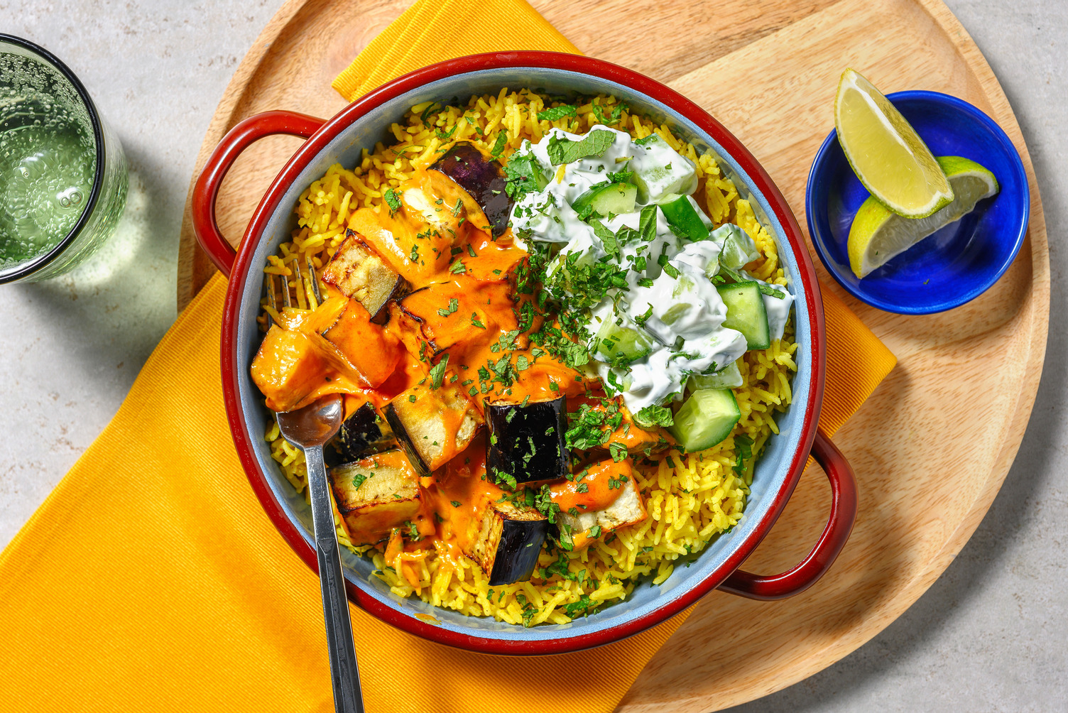 Aubergine-tikka masala med strimlad kycklingbröstfilé