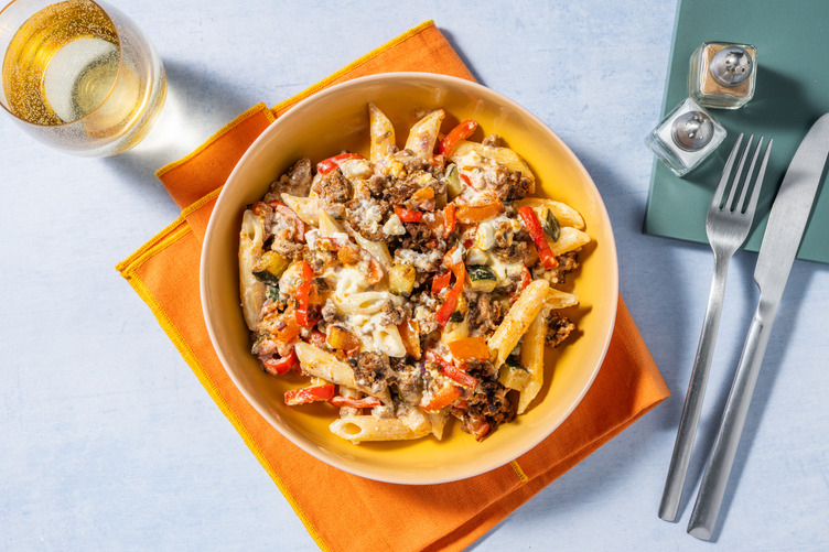 Griekse stijl pastaschotel met rundergehaktballetjes