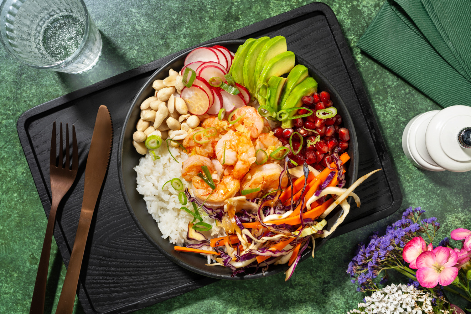 Poke bowl crevettes & avocat