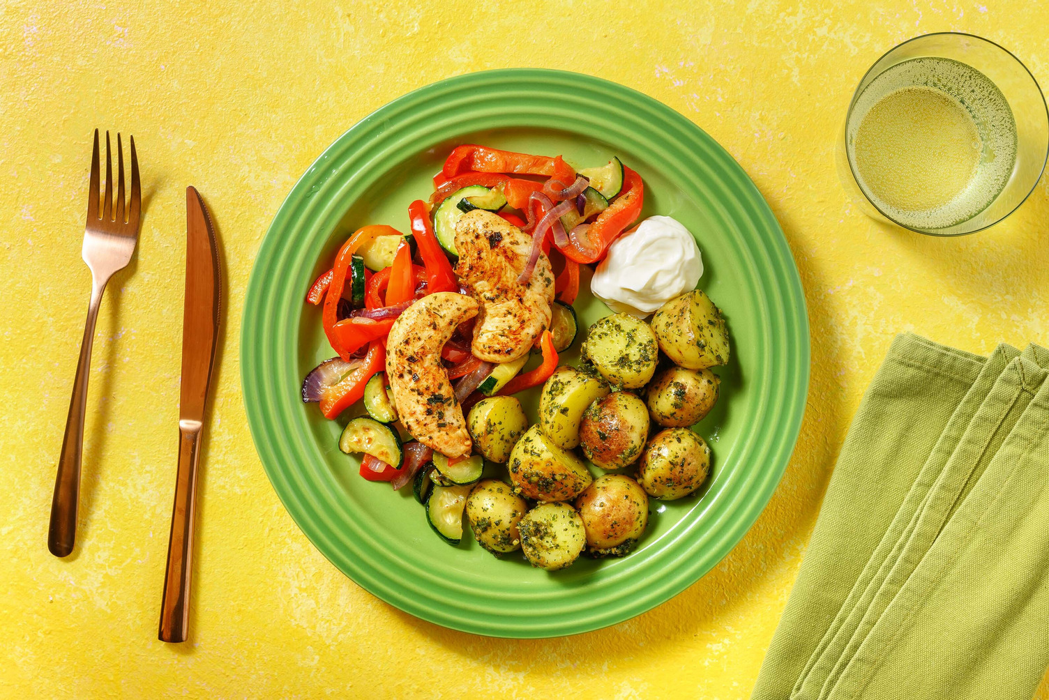 Aiguillettes de poulet et grenailles au pesto