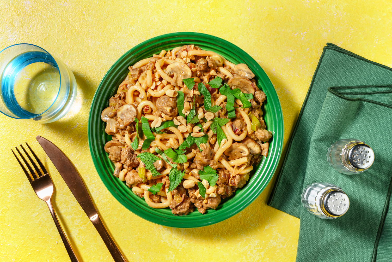 Udonnoedels met kipgehakt in teriyaki-mascarponesaus