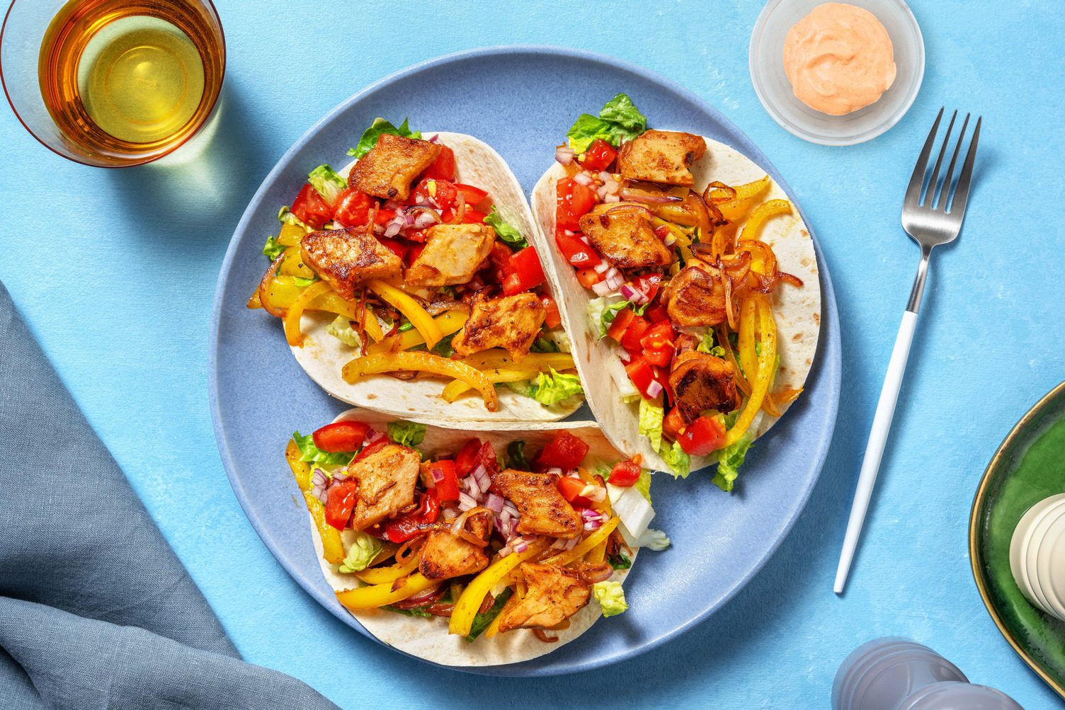 Tacos mit veganen Filetstücken und Sriracha 