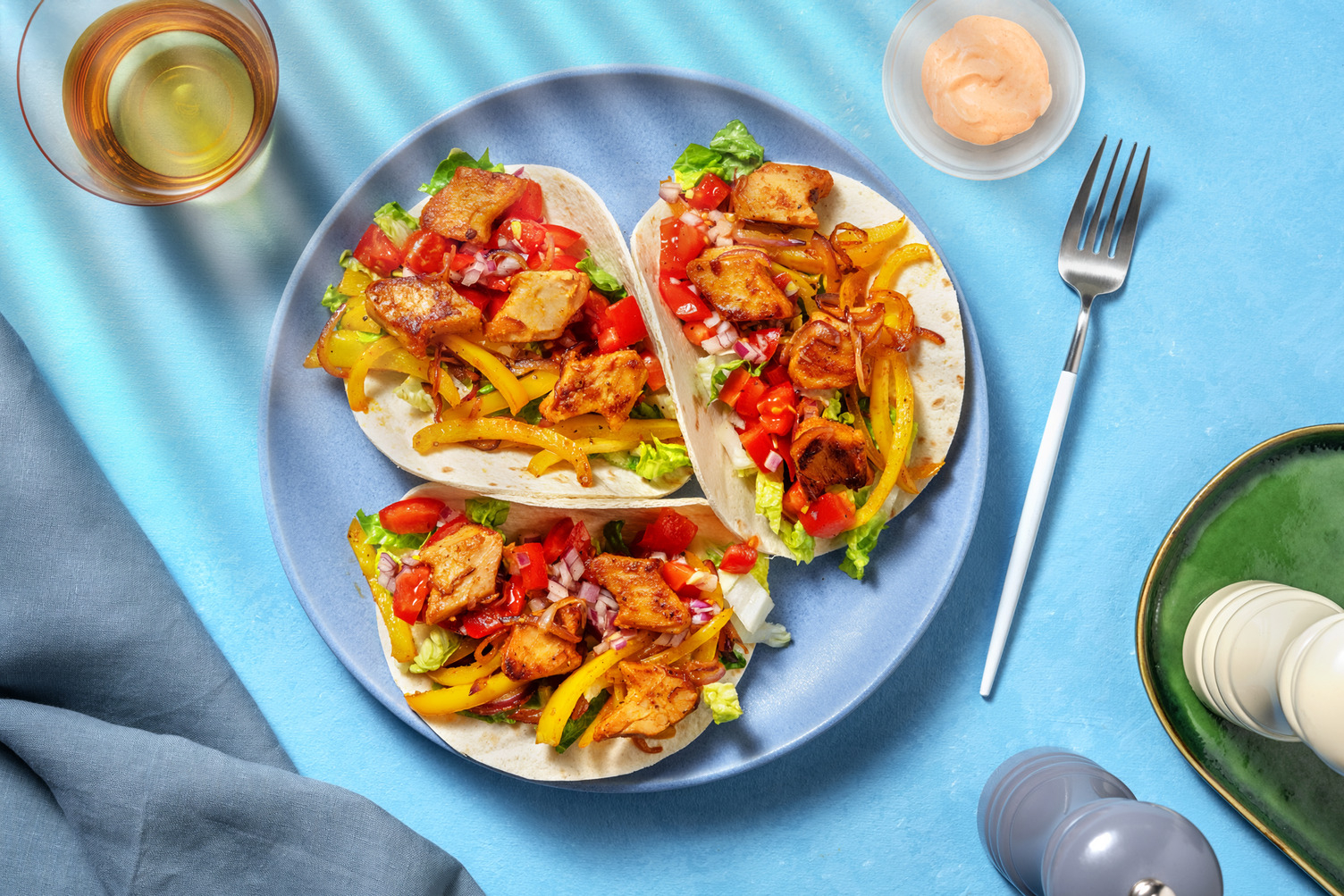 Tacos mit veganen Filetstücken und Sriracha 