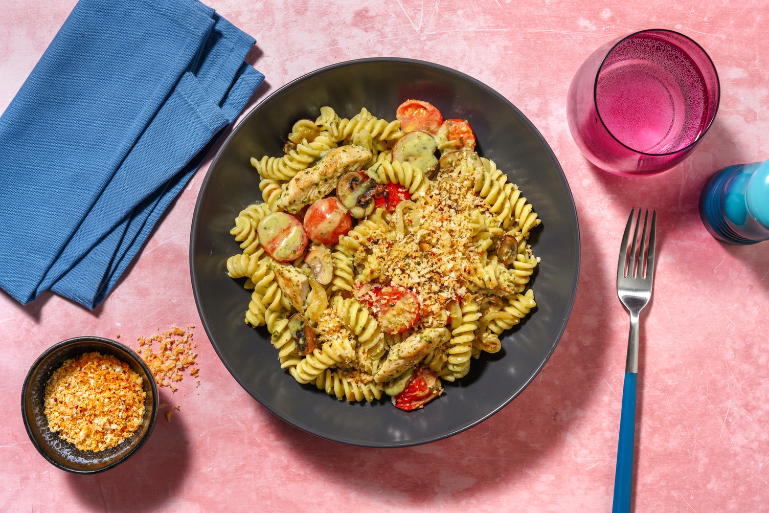 Farfalle in Basilikum-Pesto mit Bio-Hähnchen
