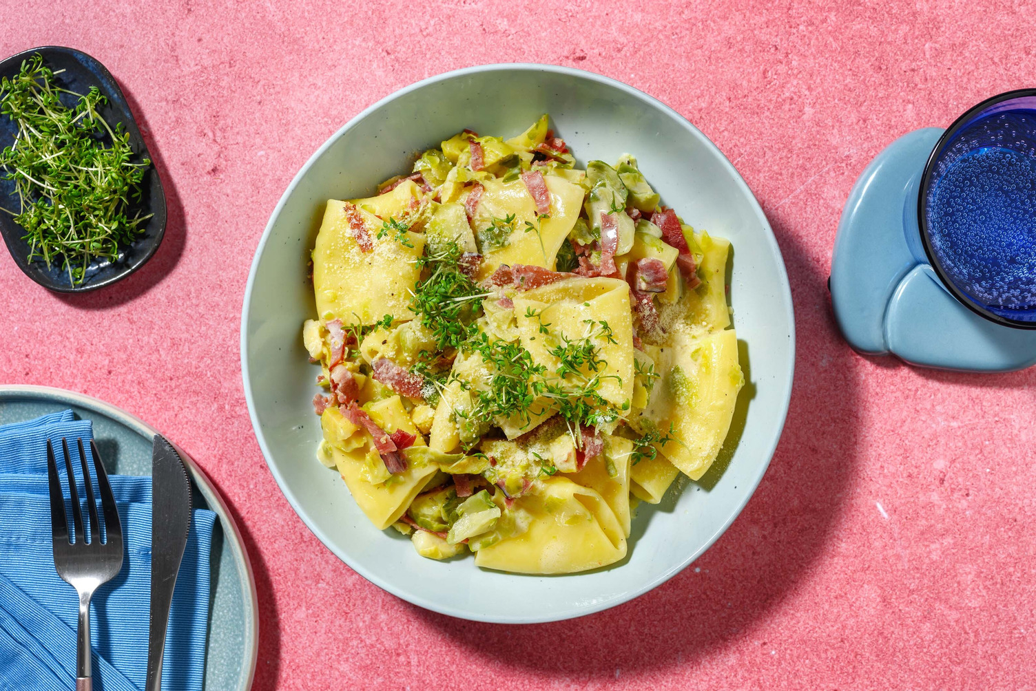 Cremige Paccheri Pasta mit Bio-Schweinestreifen