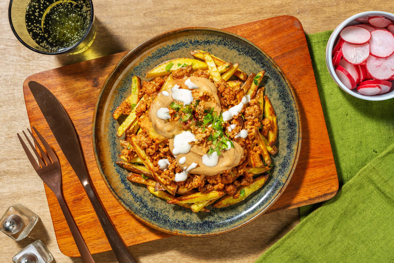 Indonesische stijl satésausfrietjes met kipgehakt