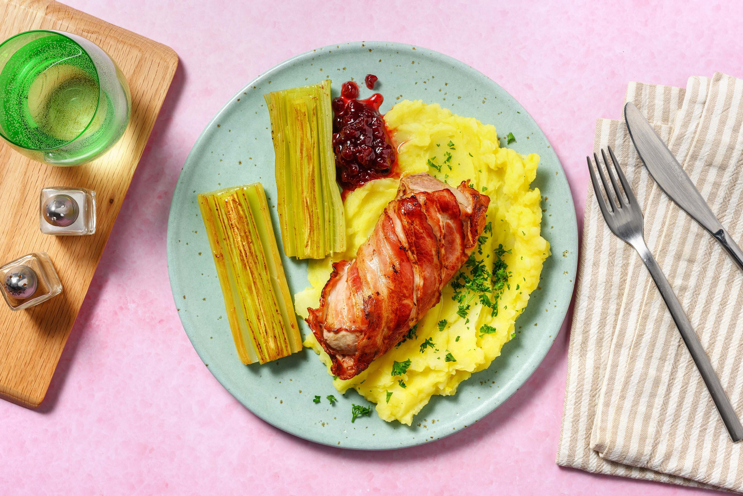 Varkenshaas in bacon met aardappelpuree