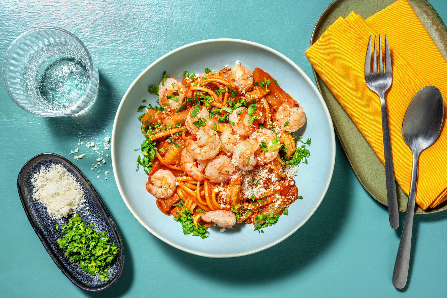 Spaghetti met harissa, garnalen en Parmigiano Reggiano