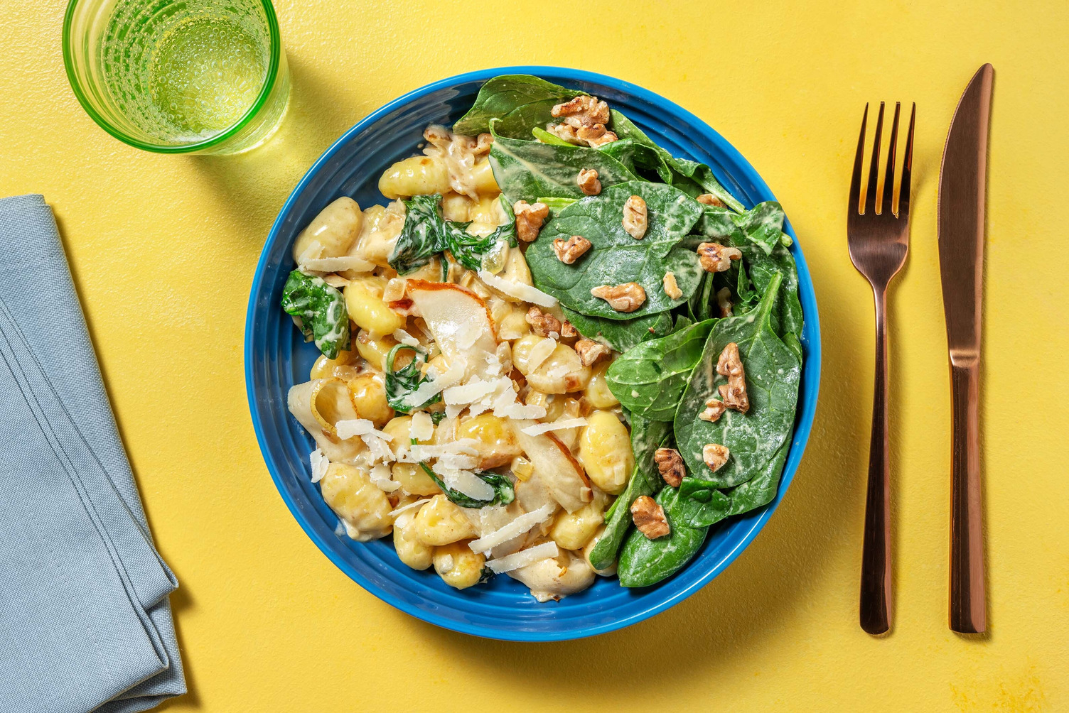 Romige gnocchi met blauwe-kaassaus, spinazie en peer