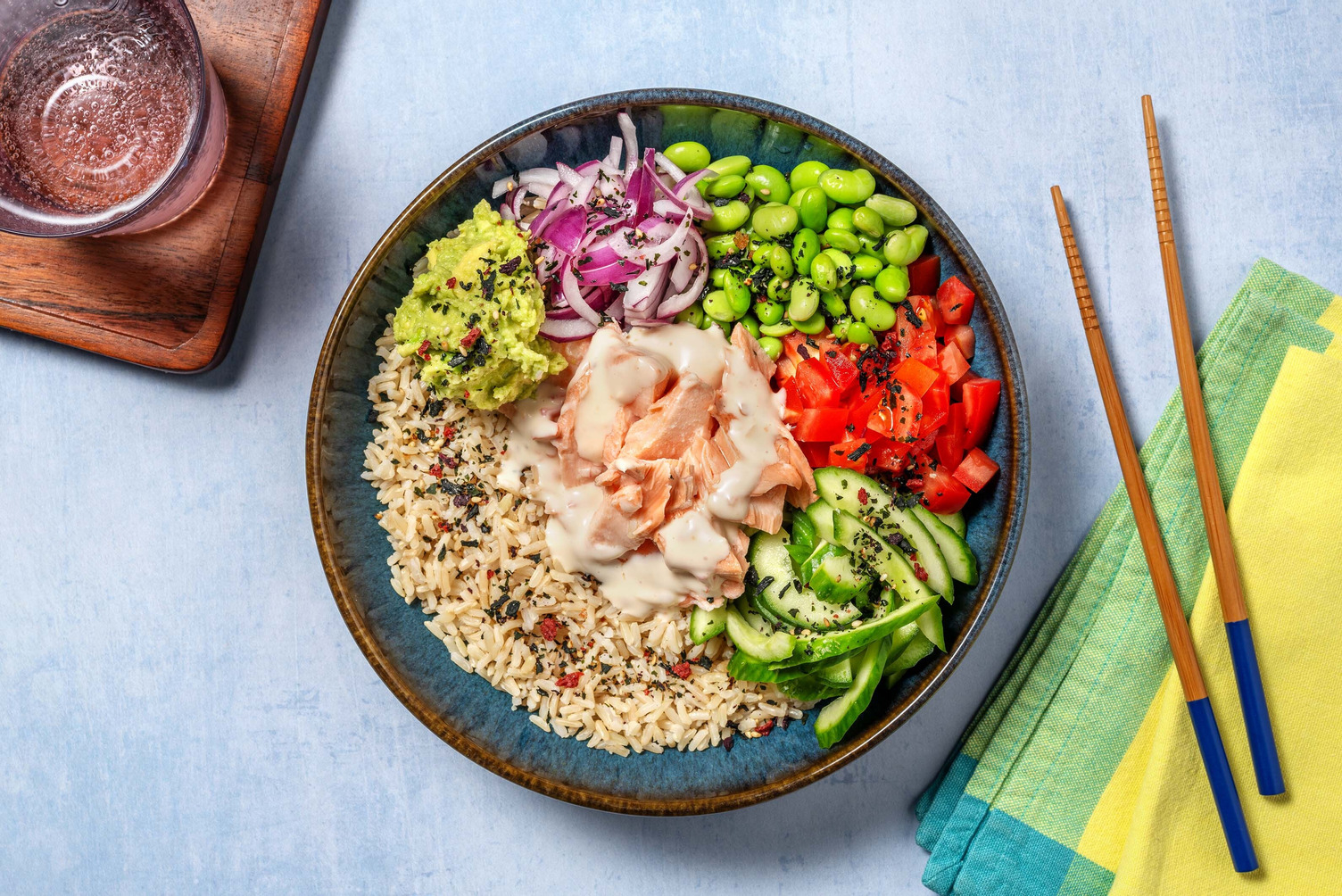 Zalm-avocadobowl met furikake