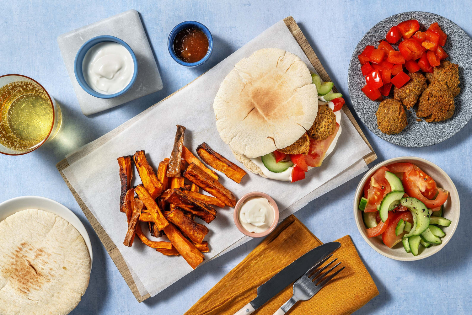 Falafel in pitabroodjes met knoflooksausje