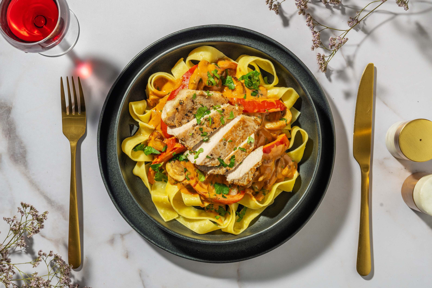 Luxe verse pappardelle met varkenshaas stroganoff