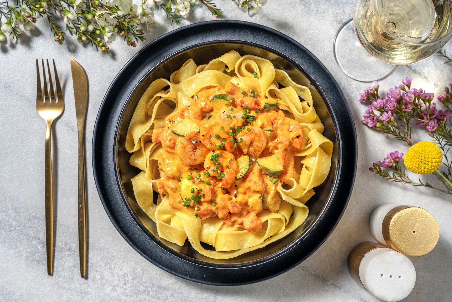 Pittige garnalen in kerrie-roomsaus 