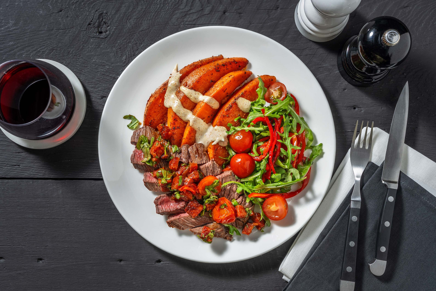 Steak mariné garni d'une salsa au chorizo