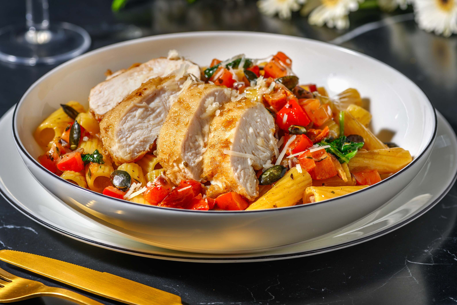 Rigatoni à la sicilienne au poulet et Parmigiano Reggiano
