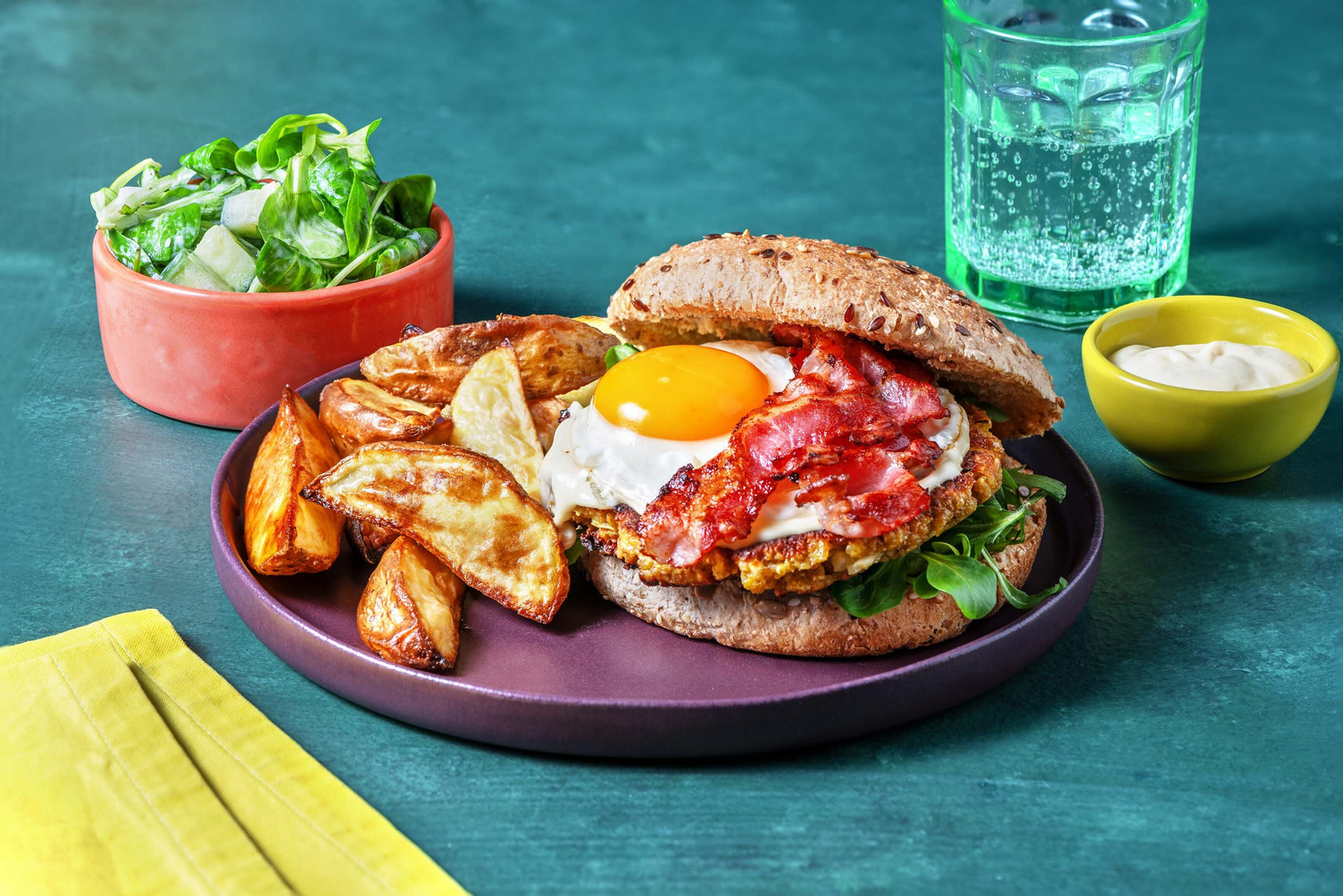Boekoeloekoeburger met crispy spek en truffel-aardappelpartjes