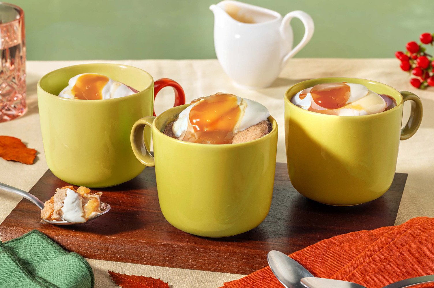 Easy Apple-Cinnamon Mug Cakes